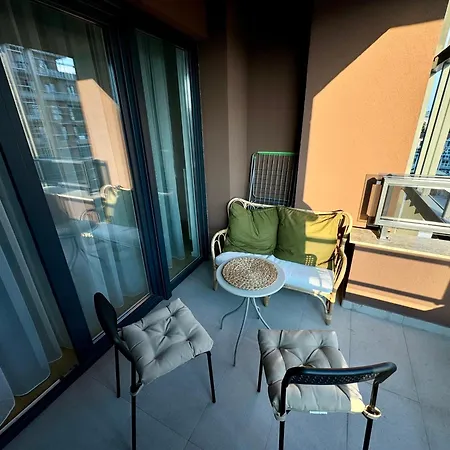Spacious 80m2 In The Heart Of شقة