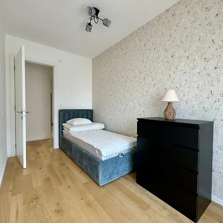 Spacious 80m2 In The Heart Of شقة