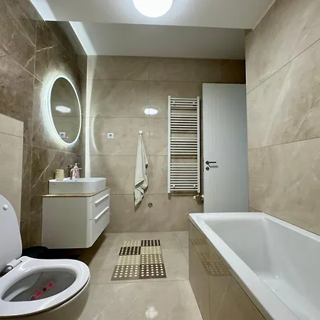 Spacious 80m2 In The Heart Of شقة *