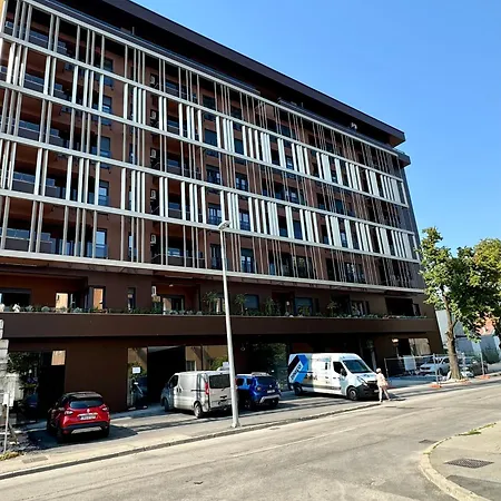Spacious 80m2 In The Heart Of شقة
