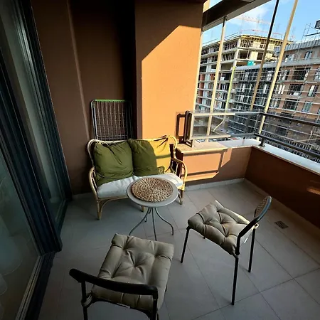Spacious 80m2 In The Heart Of شقة *