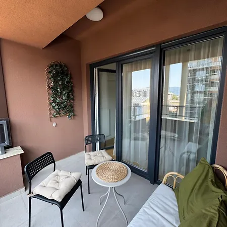 Spacious 80m2 In The Heart Of شقة *