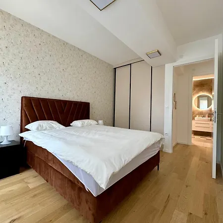 Spacious 80m2 In The Heart Of شقة بانيا لوكا